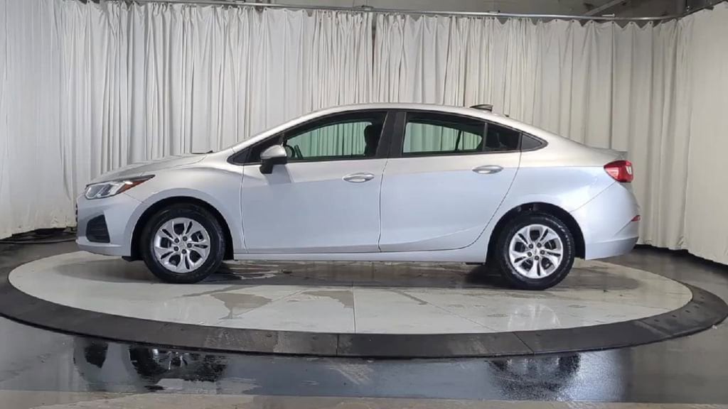 Thumbnail: 2019 Chevrolet Cruze - 6