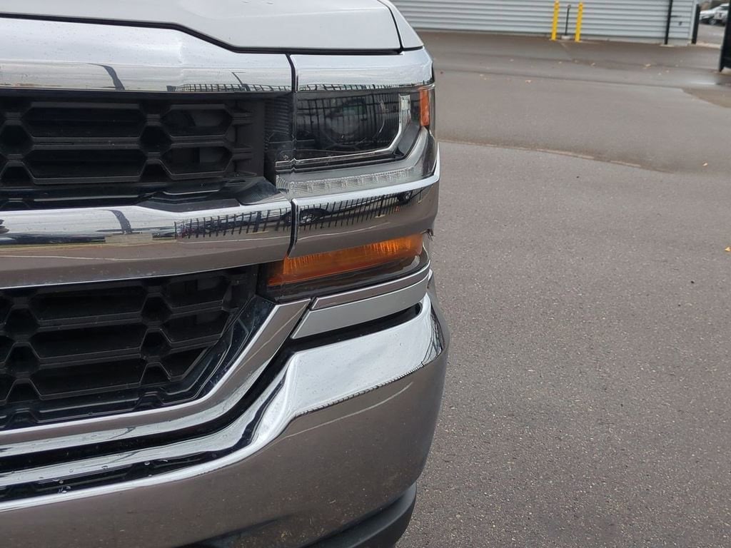 Thumbnail: 2017 Chevrolet Silverado 1500 - 11
