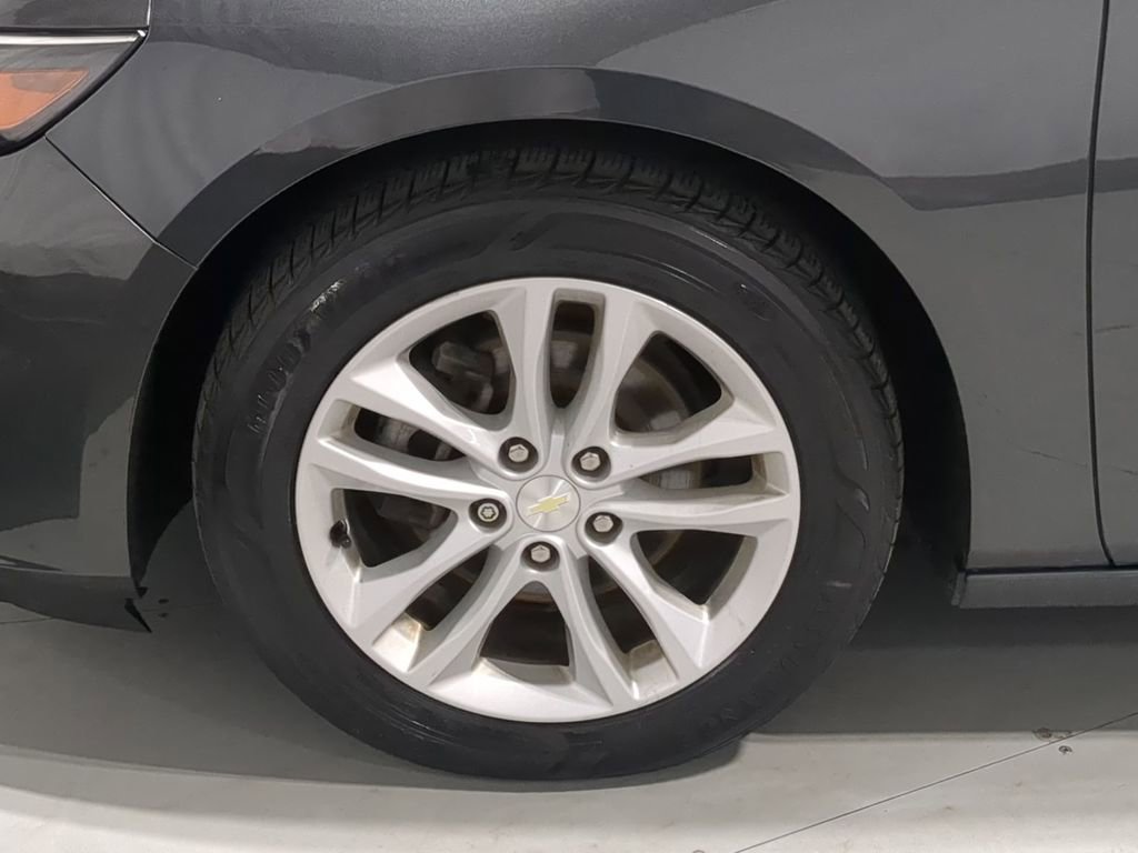 Thumbnail: 2018 Chevrolet Malibu - 17