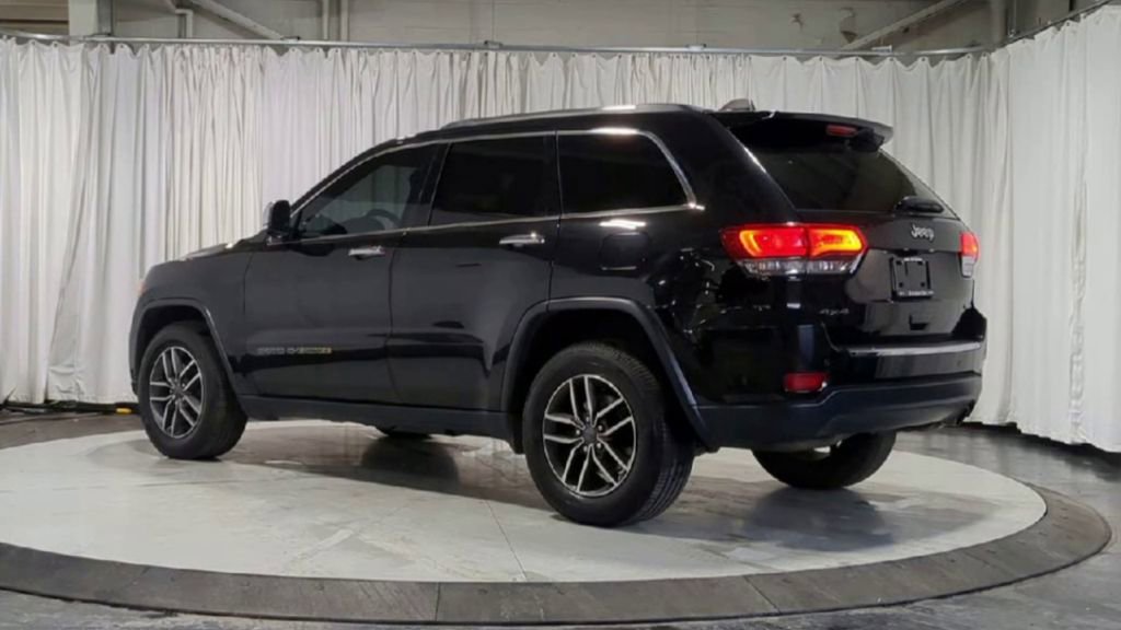 Thumbnail: 2020 Jeep Grand Cherokee - 8