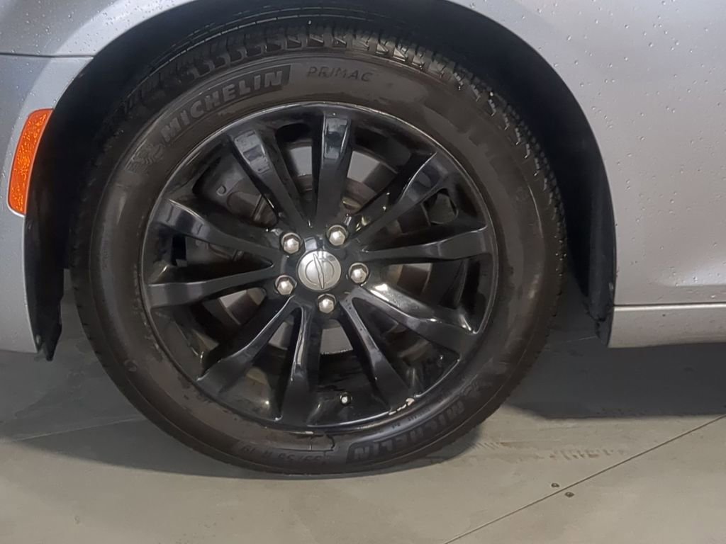 Thumbnail: 2018 Chrysler 300 - 17