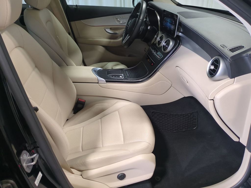 Thumbnail: 2020 Mercedes-Benz GLC - 23