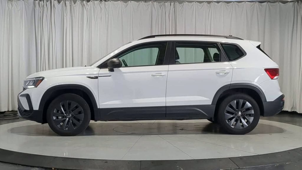 Thumbnail: 2022 Volkswagen Taos - 4