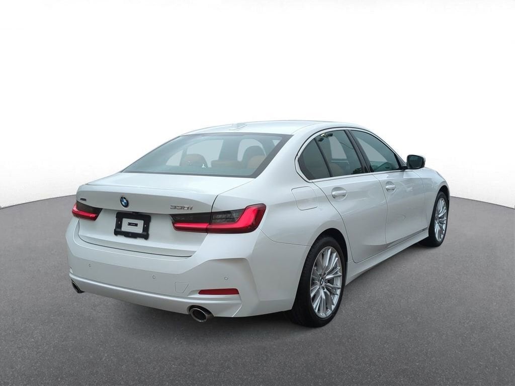 Thumbnail: 2024 BMW 3 Series - 10