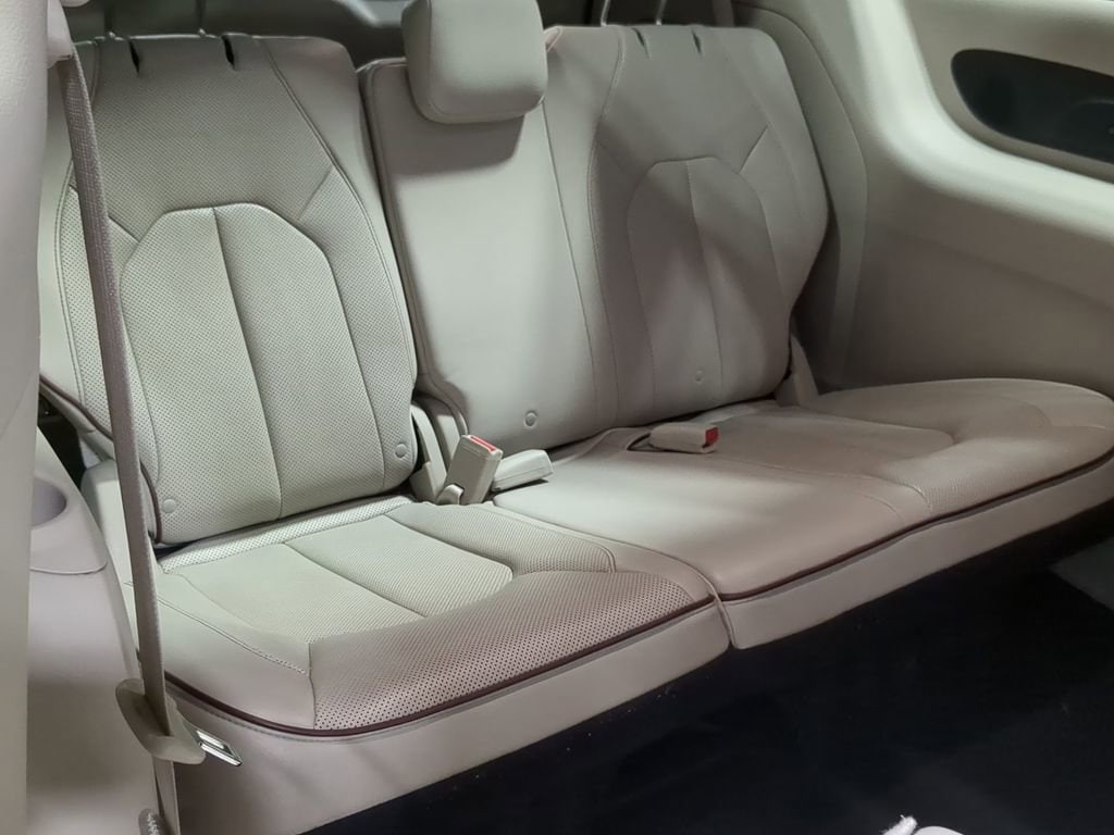 Thumbnail: 2017 Chrysler Pacifica - 36