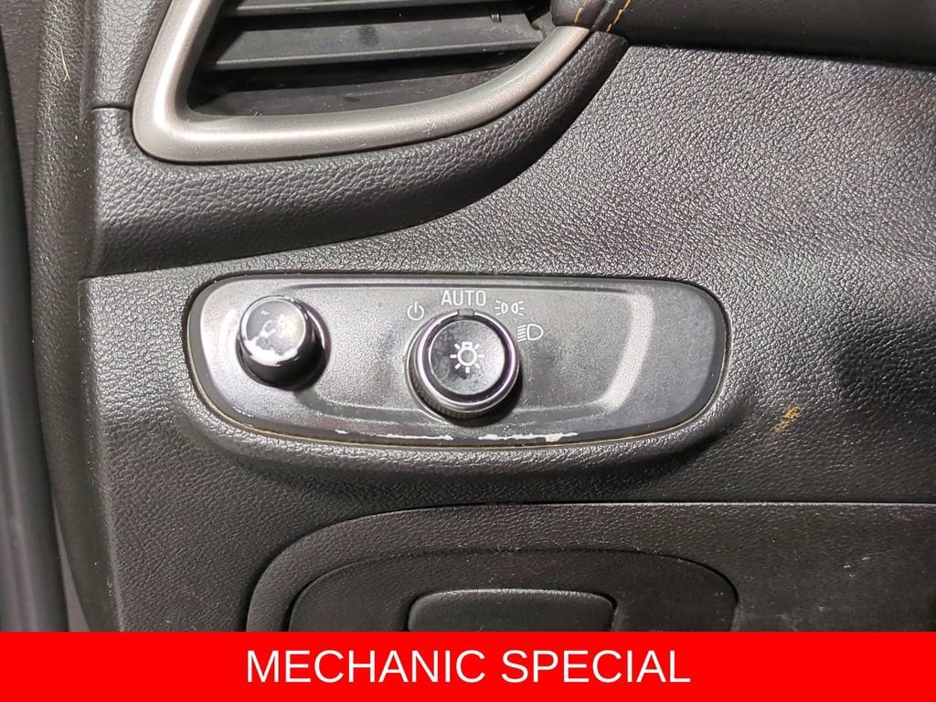 Thumbnail: 2018 Chevrolet Trax - 28