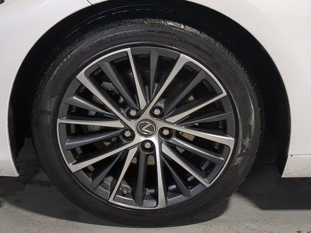 Thumbnail: 2022 Lexus ES - 27