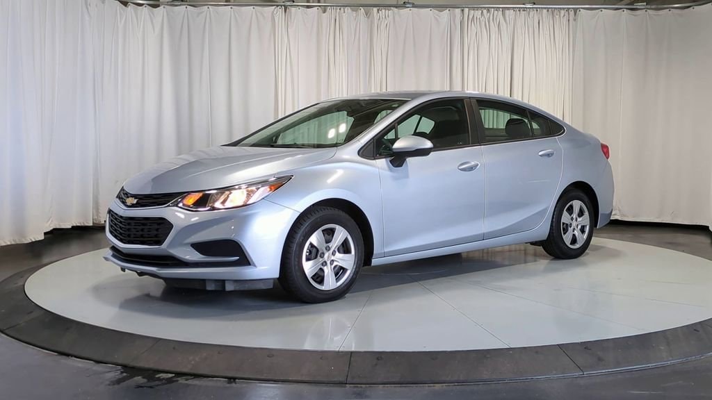 Thumbnail: 2017 Chevrolet Cruze - 4