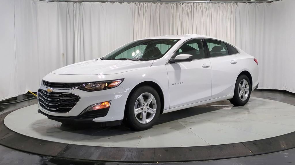 2022 Chevrolet Malibu LS photo 4