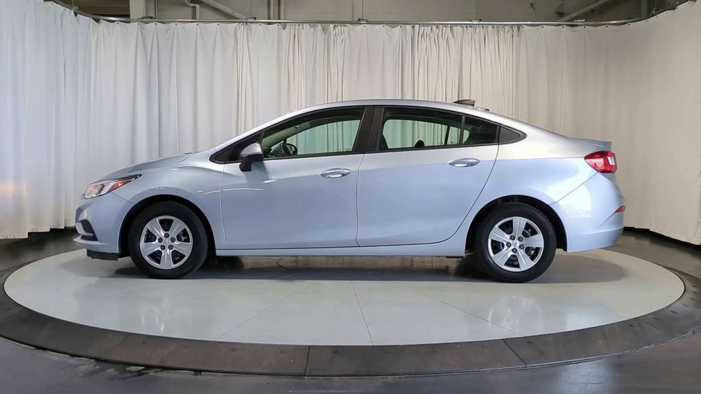 Thumbnail: 2017 Chevrolet Cruze - 5