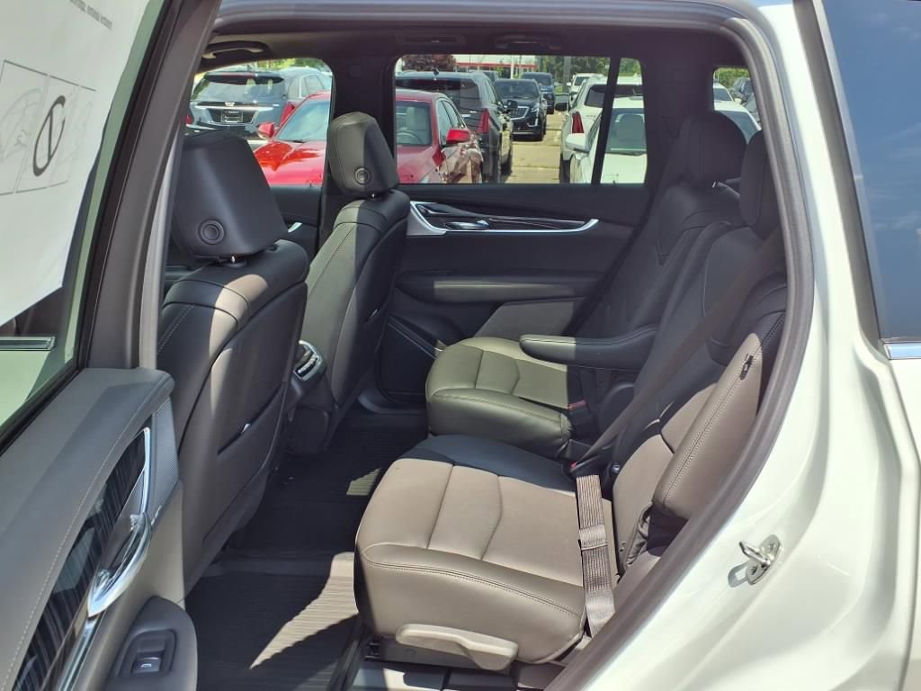 Thumbnail: 2025 Cadillac XT6 - 9