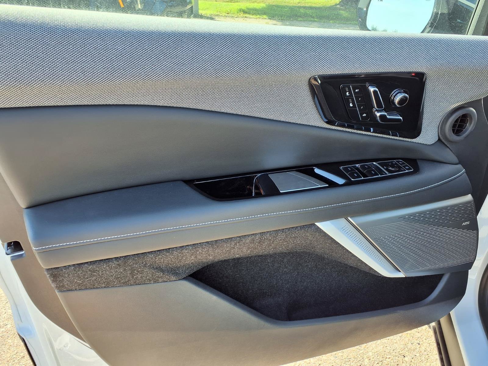 2027 Cadillac OPTIQ Luxury - Photo 13
