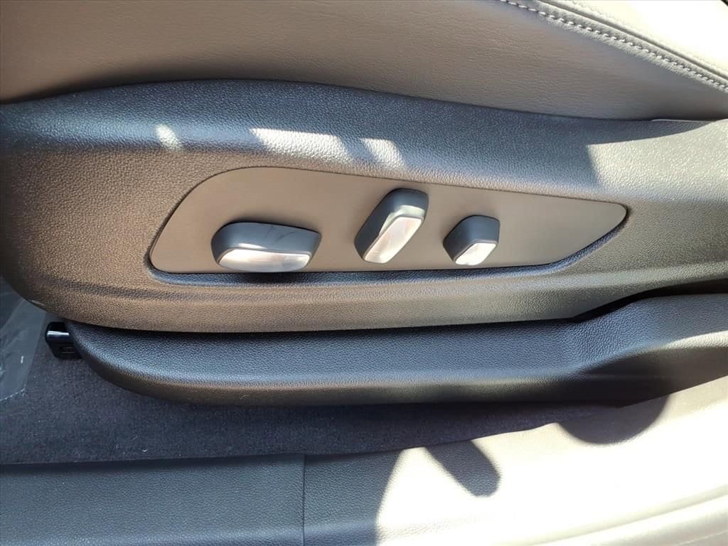 Thumbnail: 2025 Cadillac XT6 - 14