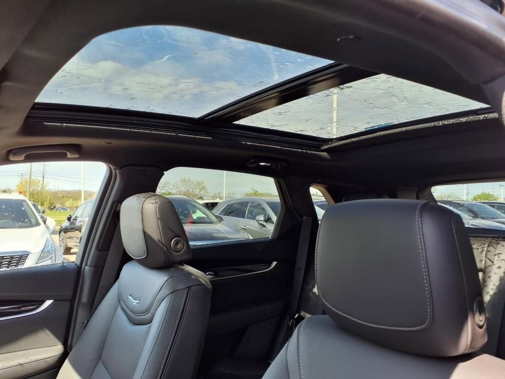 Thumbnail: 2025 Cadillac XT5 - 15