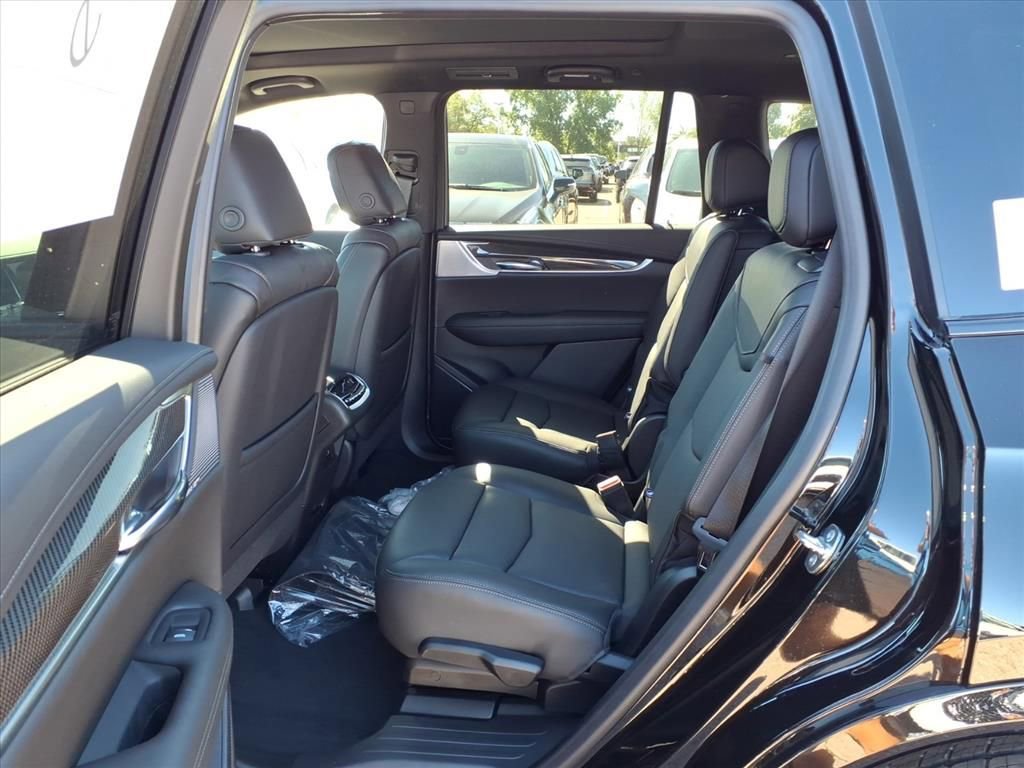 Thumbnail: 2025 Cadillac XT6 - 8