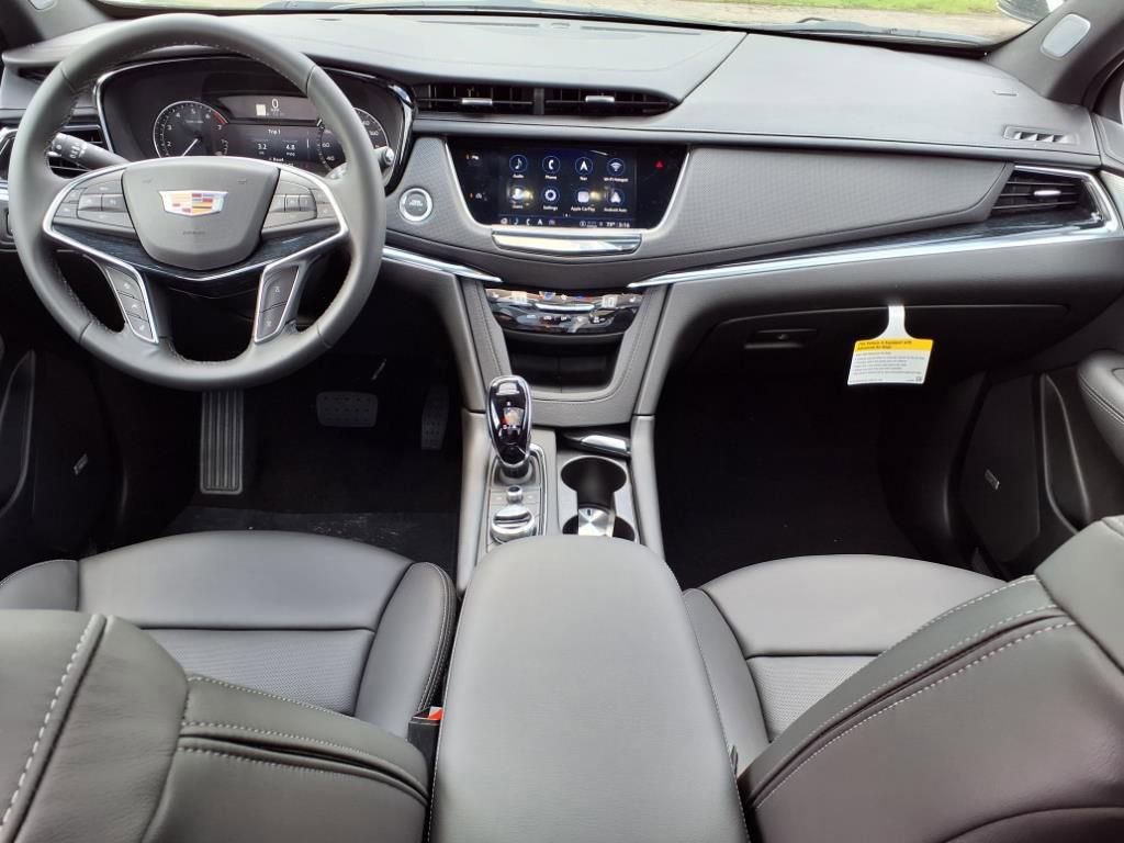 Thumbnail: 2025 Cadillac XT5 - 8