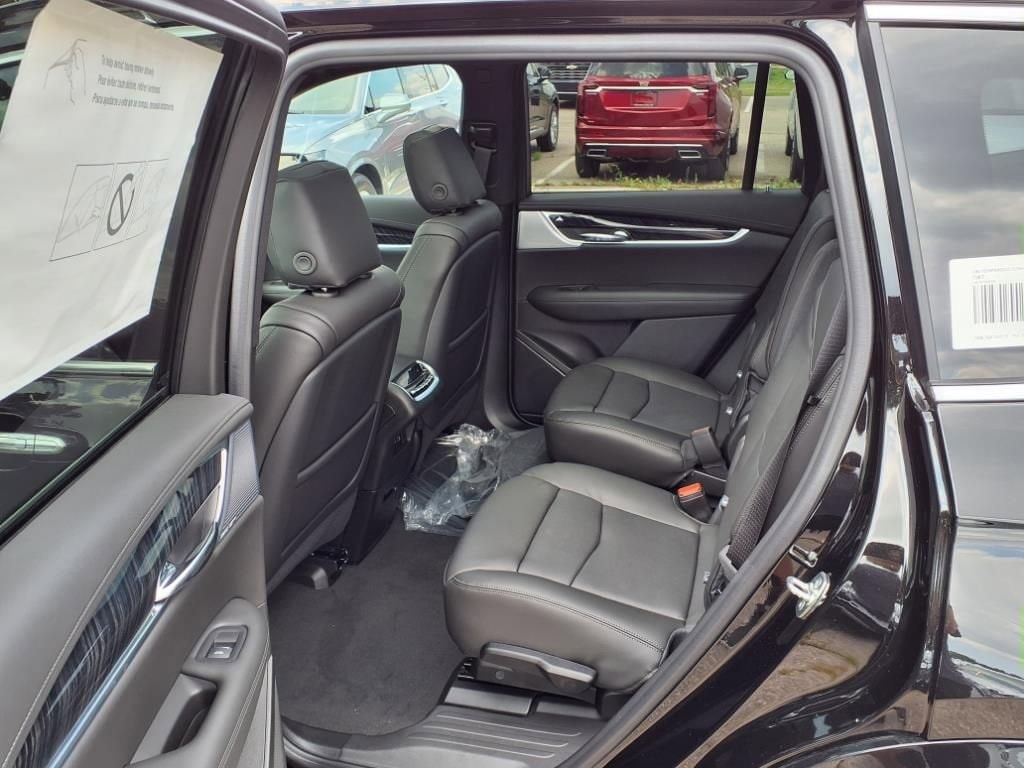 Thumbnail: 2025 Cadillac XT6 - 8