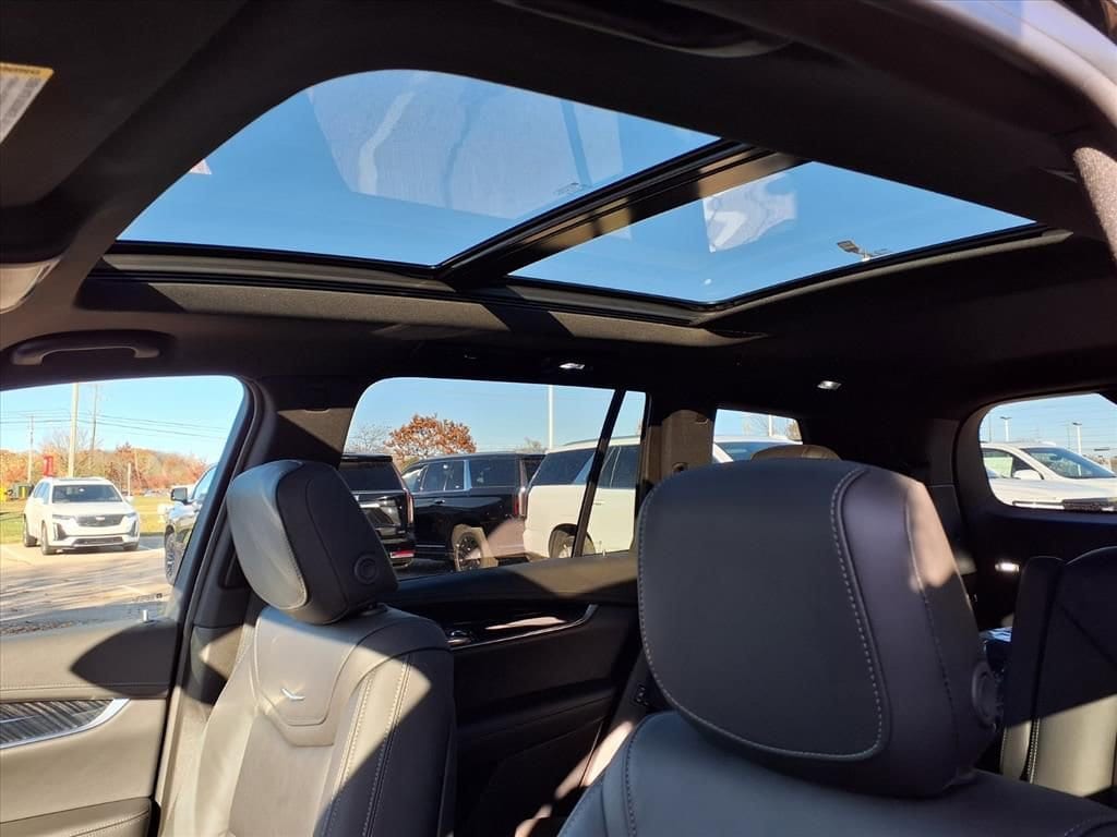 Thumbnail: 2025 Cadillac XT6 - 15