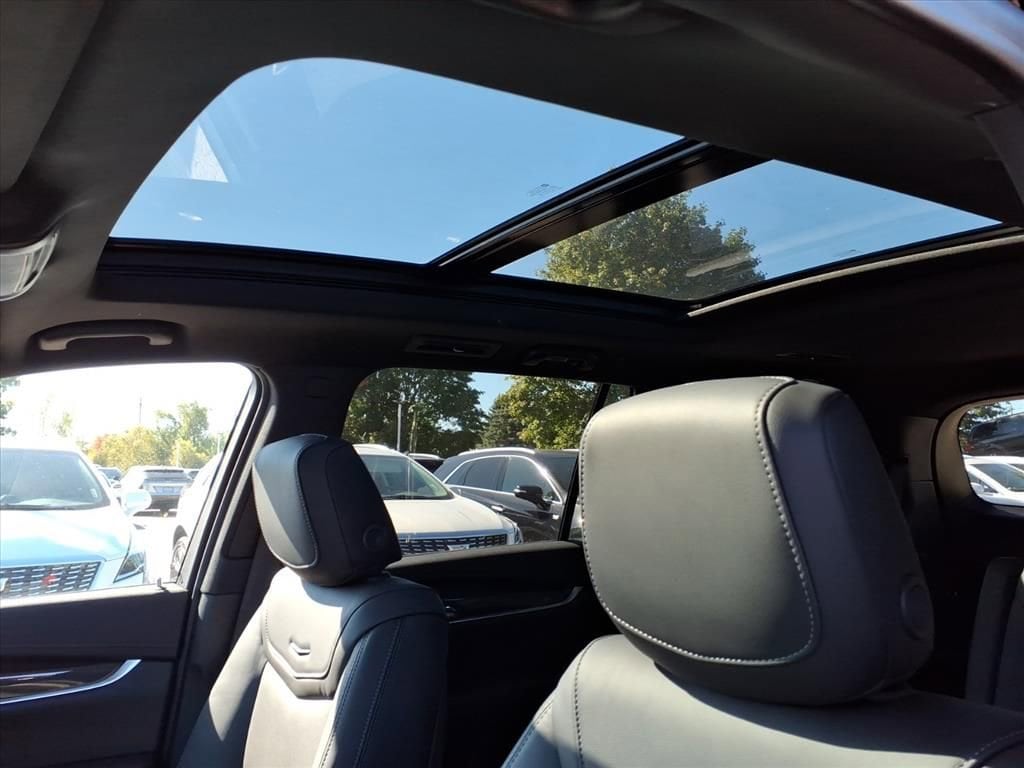 Thumbnail: 2025 Cadillac XT6 - 12