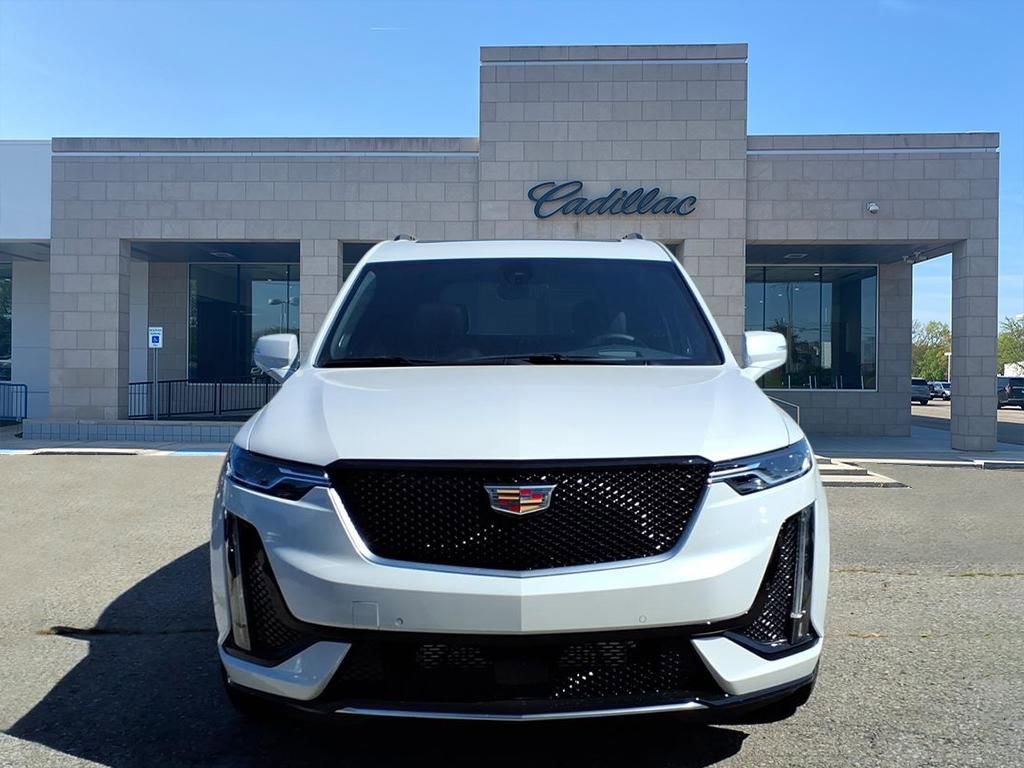 2025 Cadillac XT6 Sport photo 2