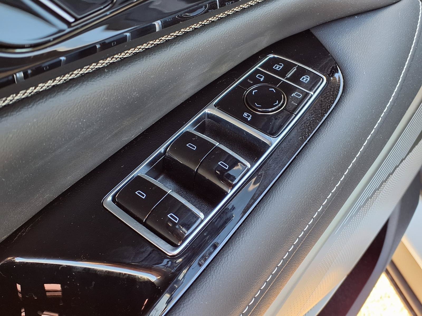 2027 Cadillac OPTIQ Luxury - Photo 14