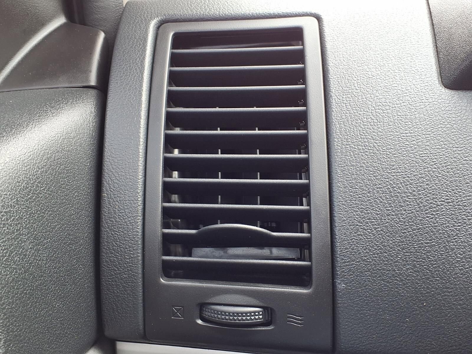 Thumbnail: 2012 Nissan Sentra - 27