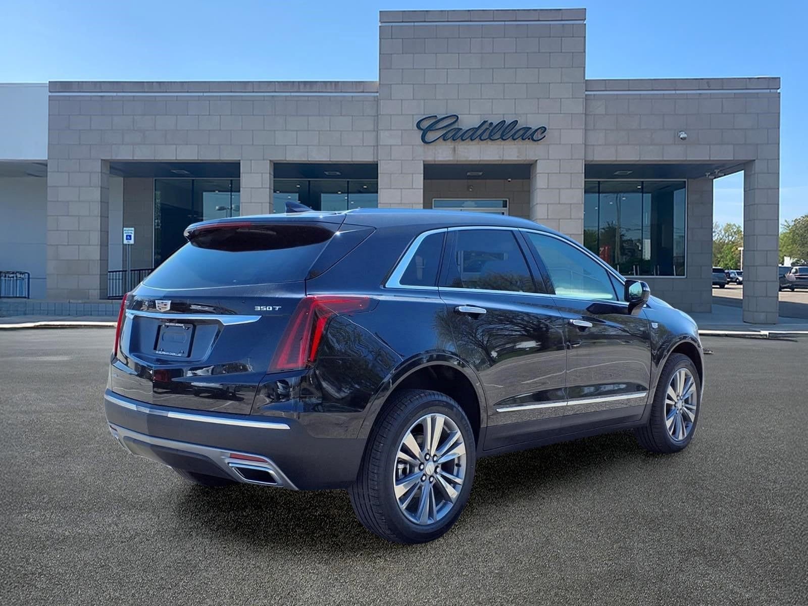 Thumbnail: 2026 Cadillac XT5 - 4
