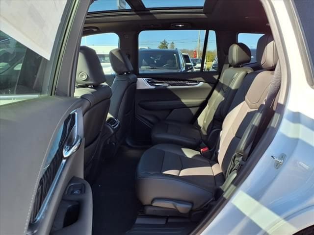 Thumbnail: 2025 Cadillac XT6 - 8
