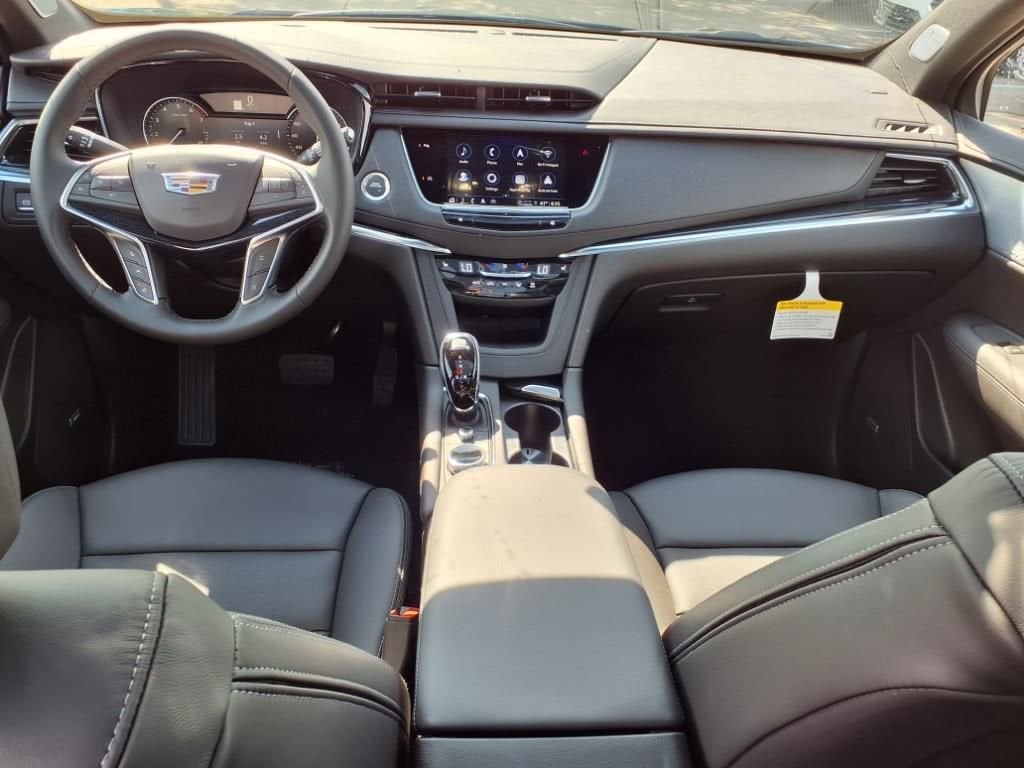 Thumbnail: 2025 Cadillac XT5 - 8