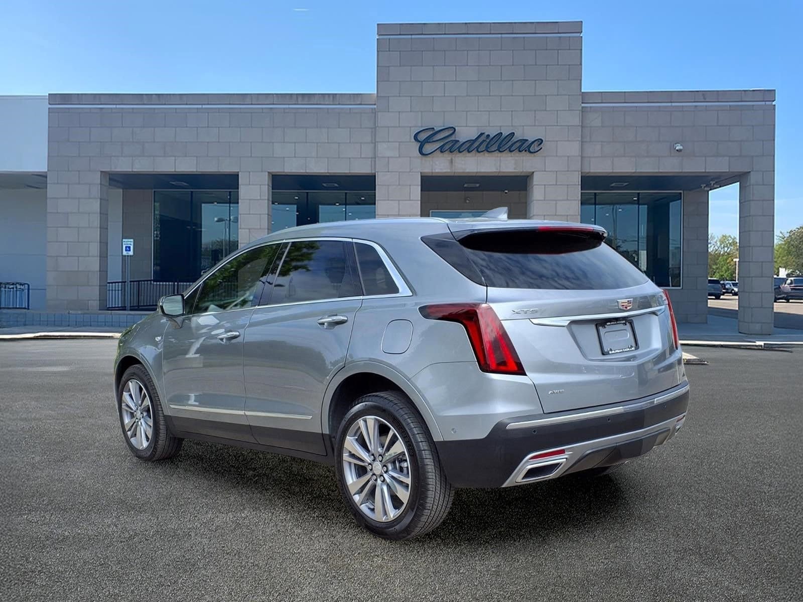 Thumbnail: 2026 Cadillac XT5 - 6