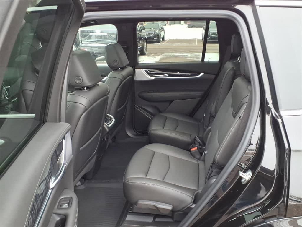 Thumbnail: 2025 Cadillac XT6 - 9