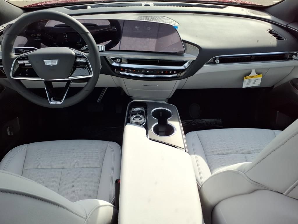 Thumbnail: 2025 Cadillac Lyriq - 9