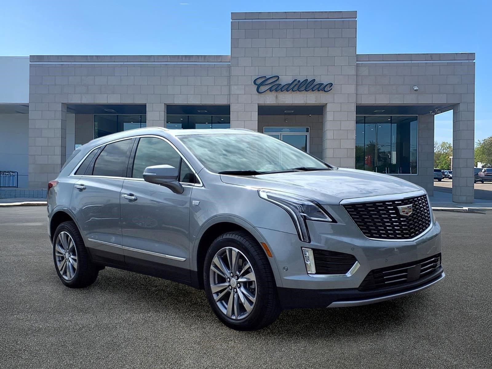 Thumbnail: 2026 Cadillac XT5 - 3