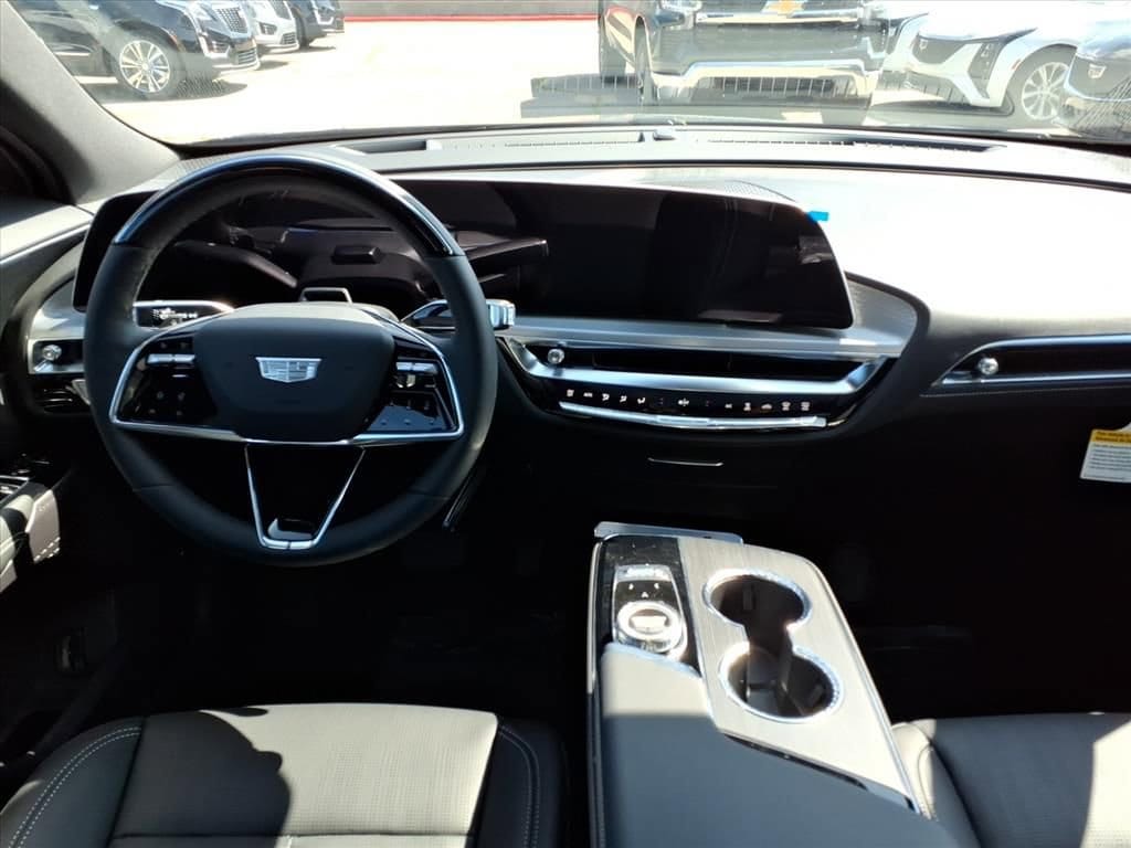 Thumbnail: 2026 Cadillac Lyriq - 8