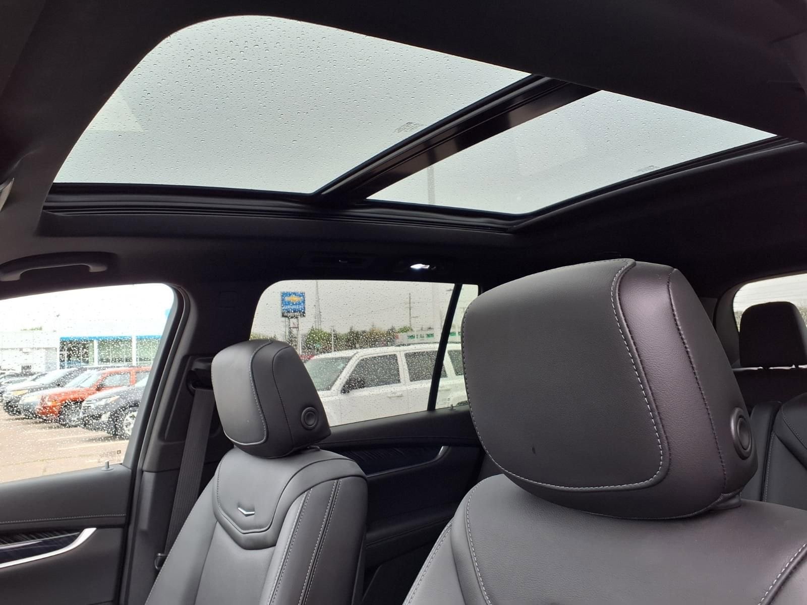 Thumbnail: 2023 Cadillac XT6 - 16