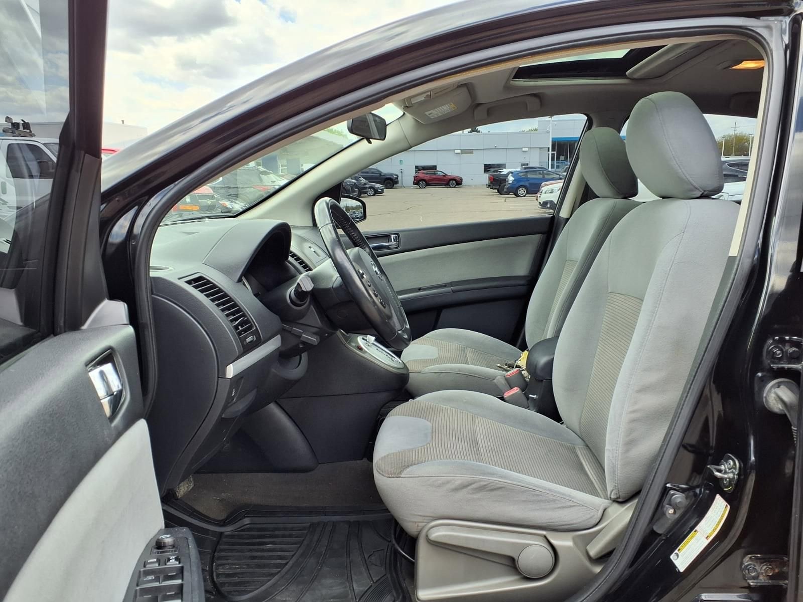 Thumbnail: 2012 Nissan Sentra - 17
