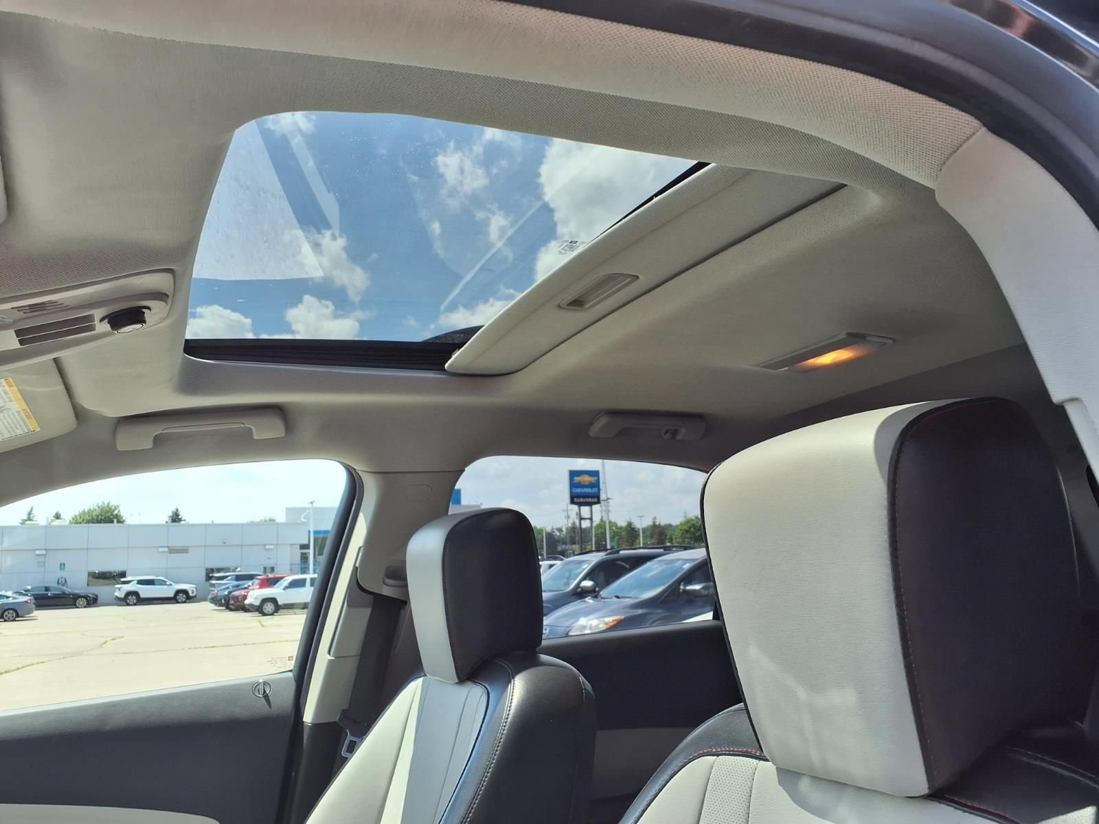 Thumbnail: 2010 Chevrolet Equinox - 18