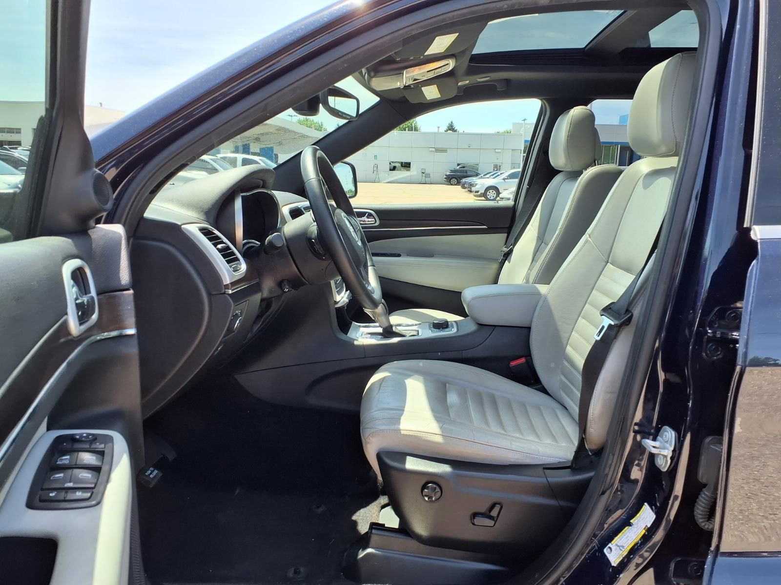 Thumbnail: 2018 Jeep Grand Cherokee - 17