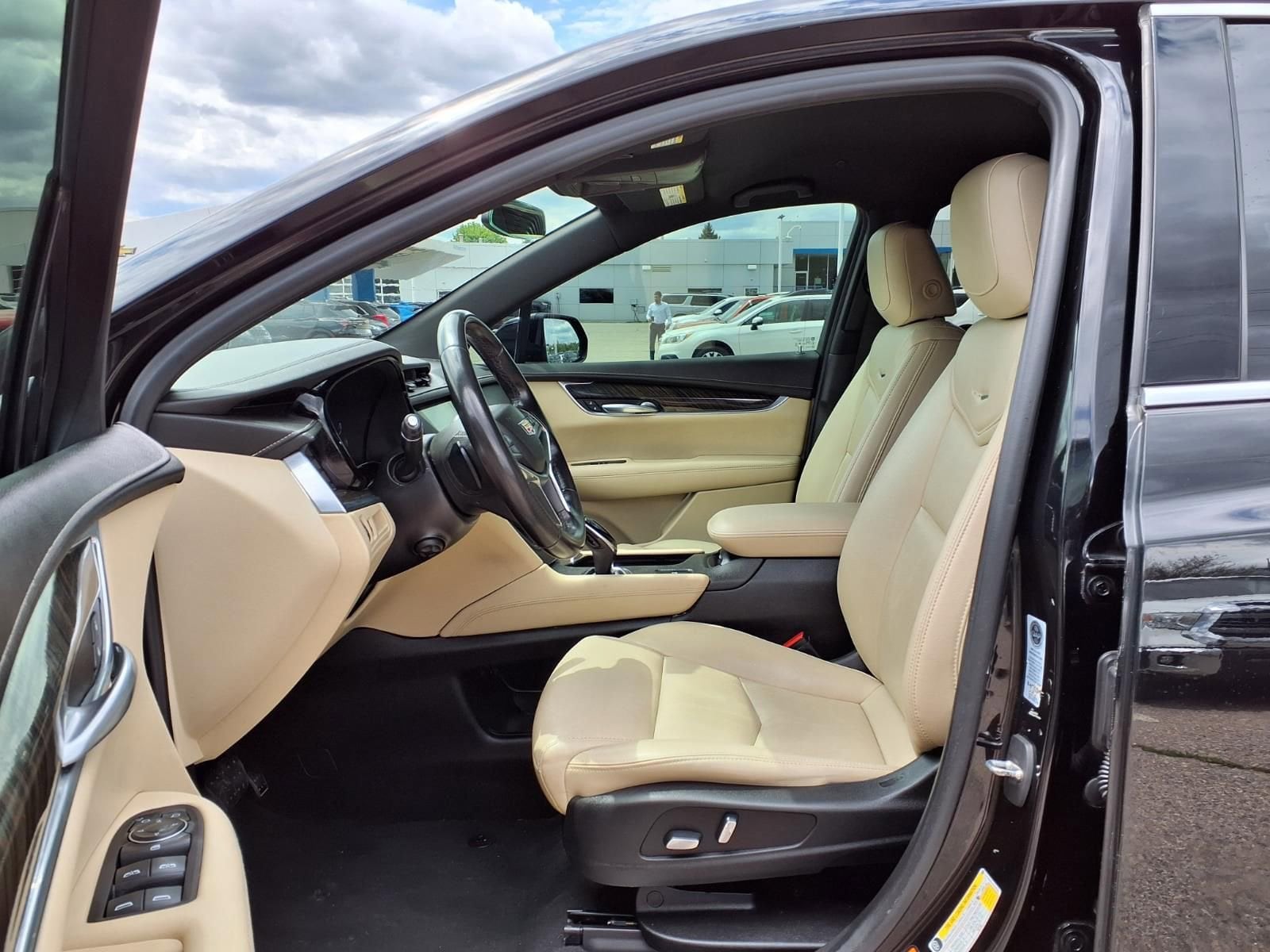 Thumbnail: 2019 Cadillac XT5 - 17