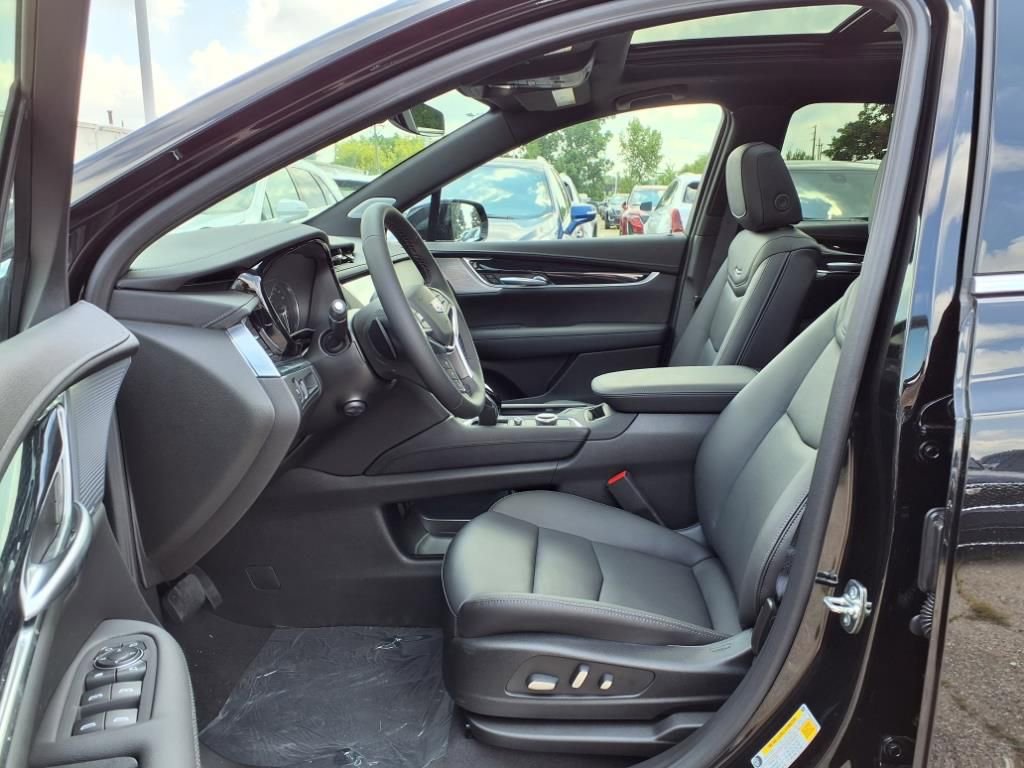 Thumbnail: 2025 Cadillac XT5 - 14