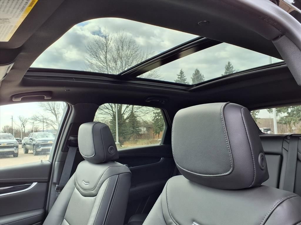 Thumbnail: 2026 Cadillac XT5 - 15
