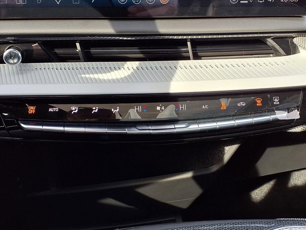 Thumbnail: 2026 Cadillac Optiq - 18