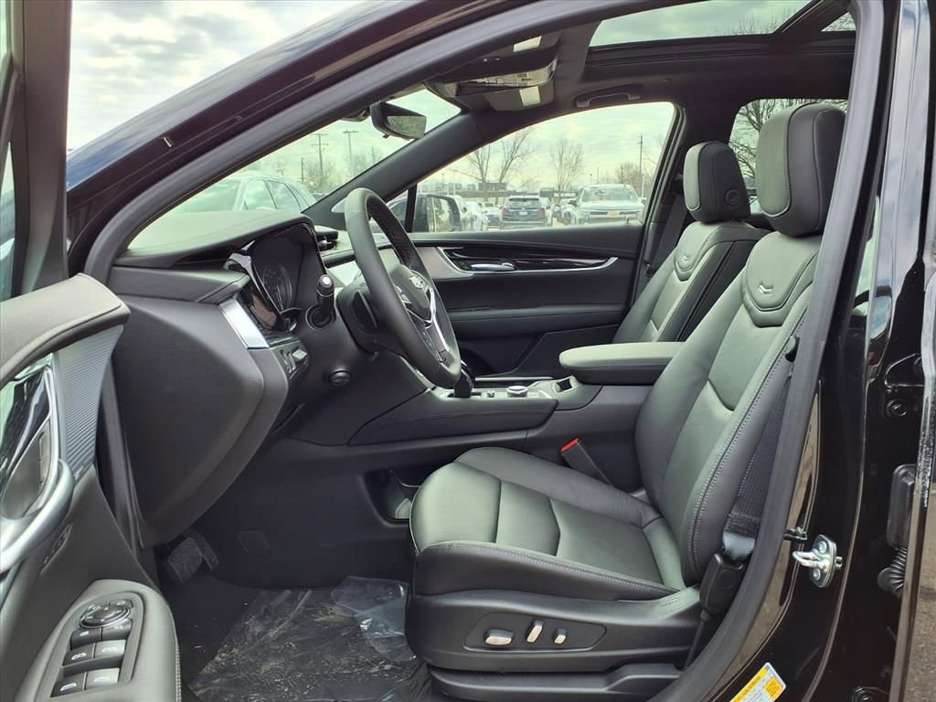 Thumbnail: 2026 Cadillac XT5 - 14