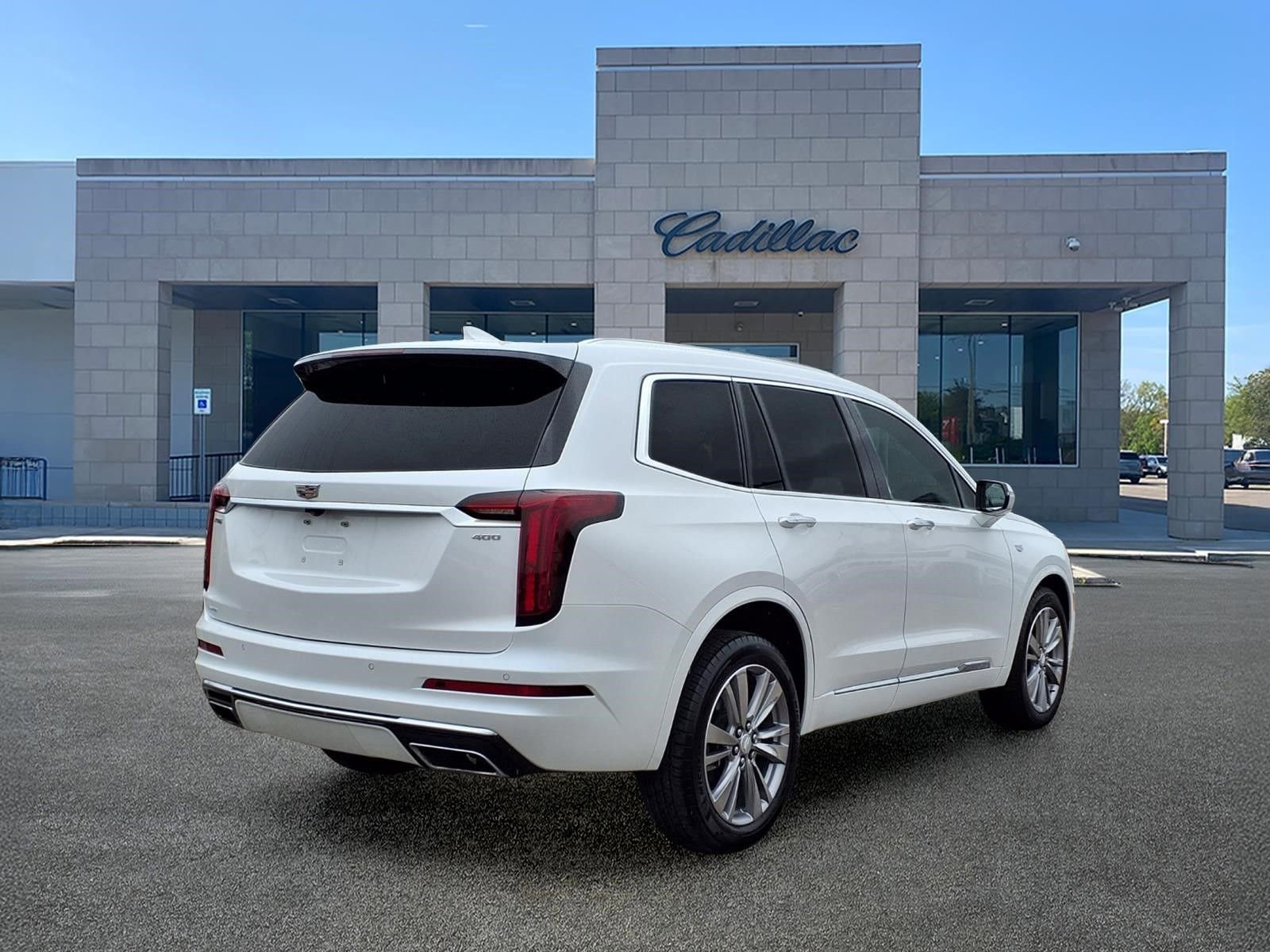 Thumbnail: 2023 Cadillac XT6 - 4