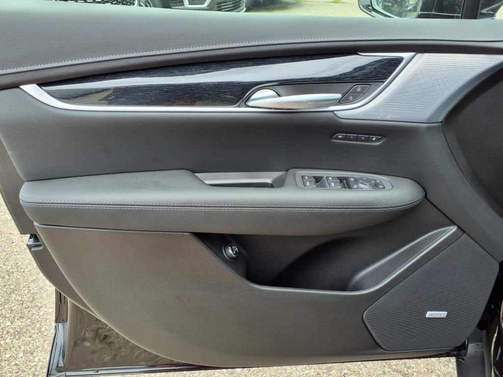 Thumbnail: 2025 Cadillac XT5 - 10