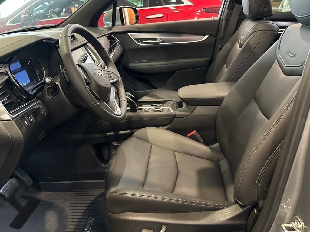 Thumbnail: 2025 Cadillac XT6 - 8