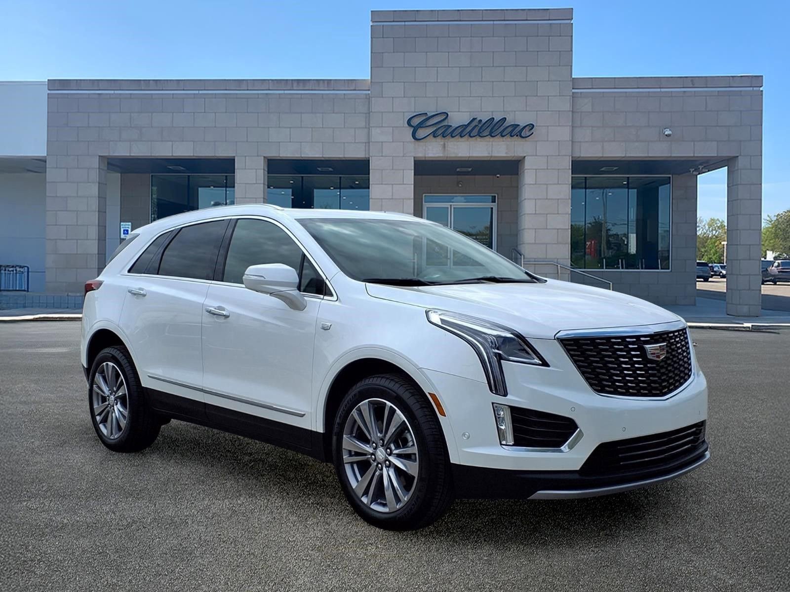 Thumbnail: 2026 Cadillac XT5 - 3