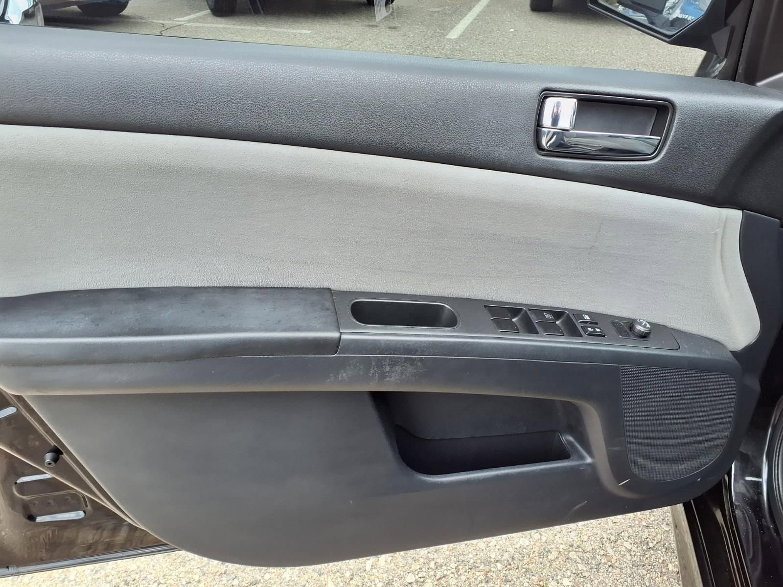 Thumbnail: 2012 Nissan Sentra - 14