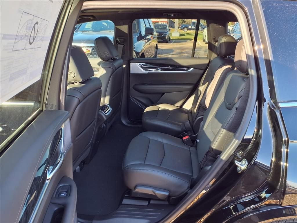 Thumbnail: 2025 Cadillac XT6 - 8