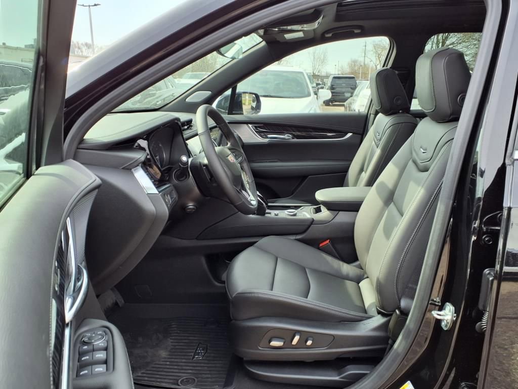 Thumbnail: 2025 Cadillac XT6 - 12